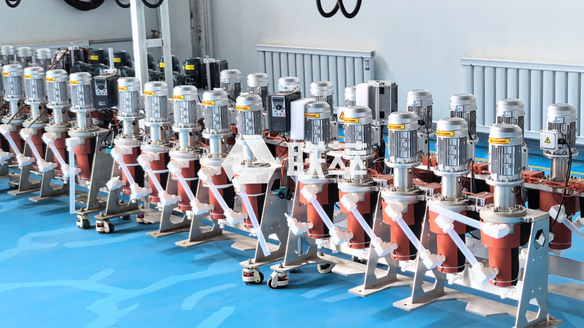 乙二醇单甲醚废水高效处理新方案：山东联萃离心萃取机的工业化应用